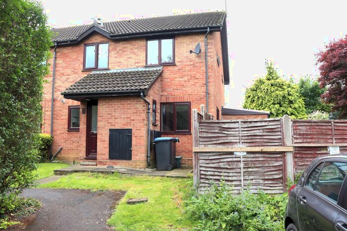 2 Bedroom End Of Terrace House To Rent In Newsham Road, Woking, GU21