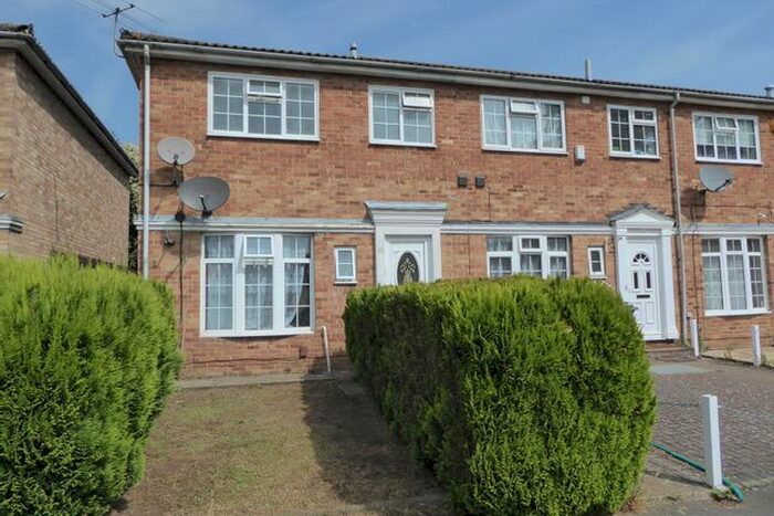 4 Bedroom End Of Terrace House To Rent In Brompton Close, Hounslow, TW4