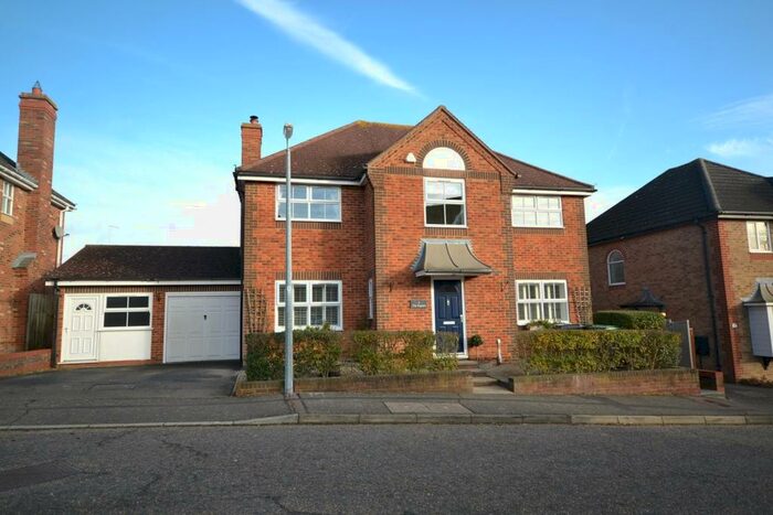 4 Bedroom Detached House To Rent In The Poplars, CM6