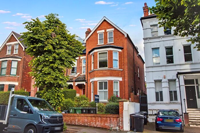 3 Bedroom Flat For Sale In Minster Road, London, NW2