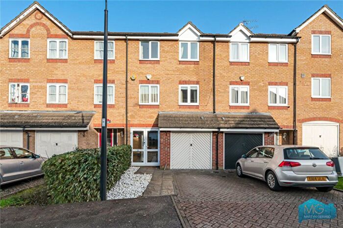 5 Bedroom Terraced House For Sale In Westminster Drive, London, N13