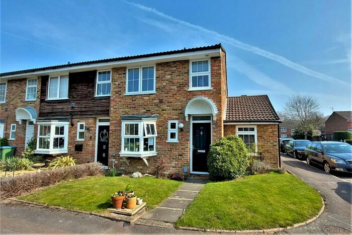 3 Bedroom End Of Terrace House To Rent In Mossfield, Cobham, KT11