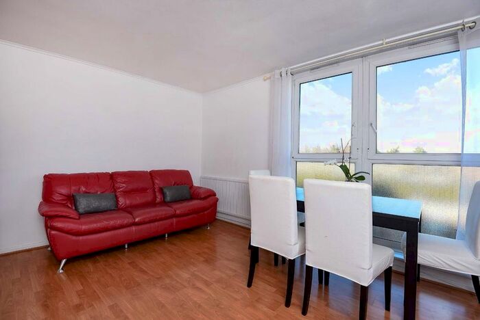 3 Bedroom Flat To Rent In Garratt Lane, London, SW17