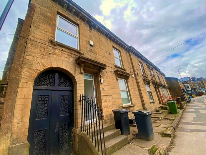 Flat To Rent In Upper Town Street, Bramley, Leeds, LS13