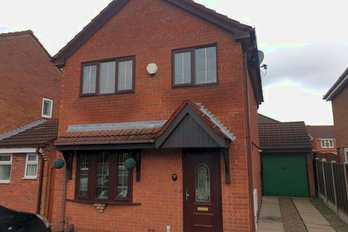3 Bedroom Detached House To Rent In Honeybourne Way, Willenahll, WV13