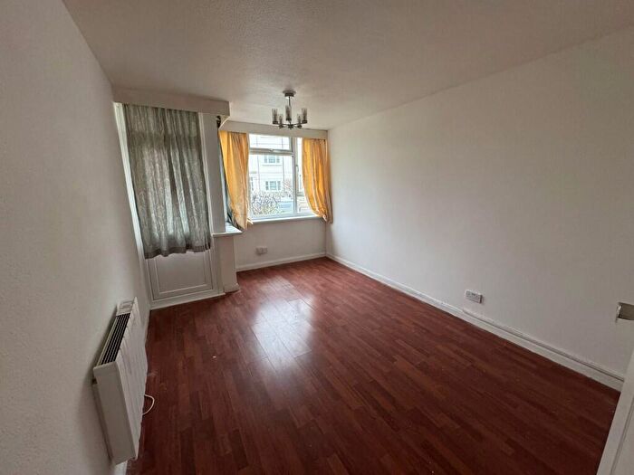2 Bedroom Flat To Rent In Buckingham Place, BN1