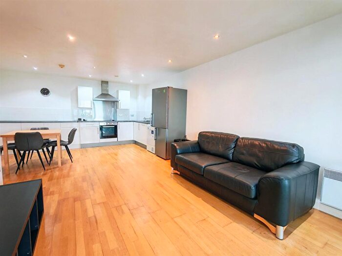 2 Bedroom Flat To Rent In The Reach, Leeds Street, L3