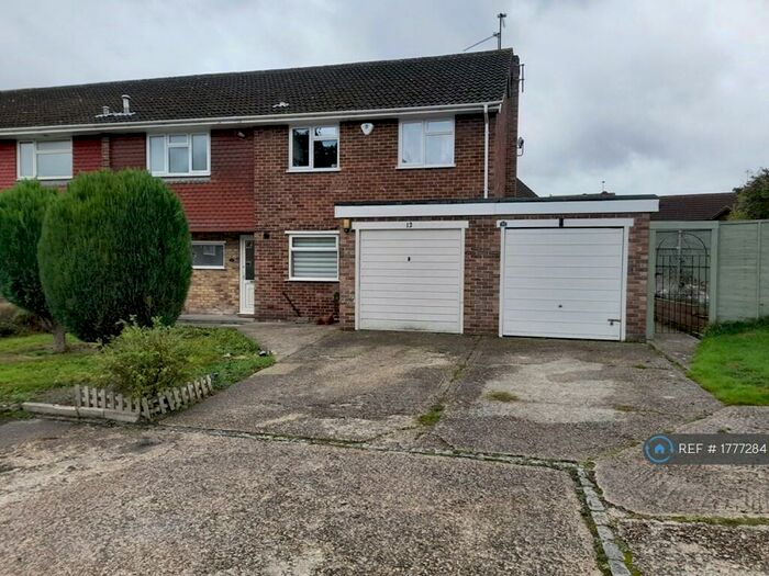 2 Bedroom Maisonette To Rent In Halpin Close, Reading, RG31