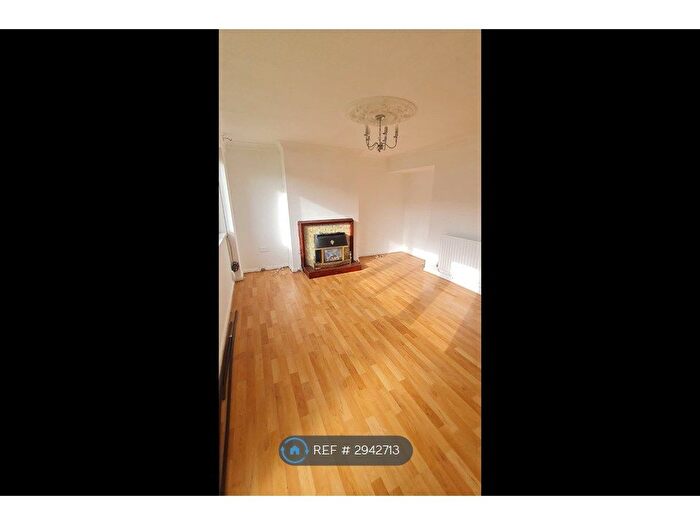 2 Bedroom Maisonette To Rent In Warminster Gardens, London, SE25