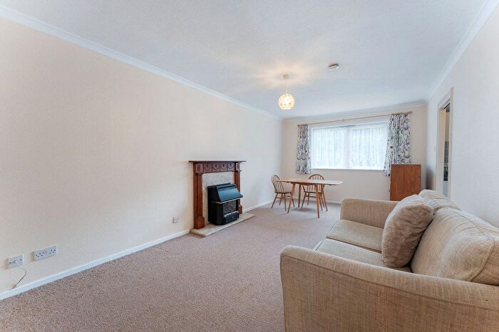 2 Bedroom Flat For Sale In Cheam Road, Sutton, SM1