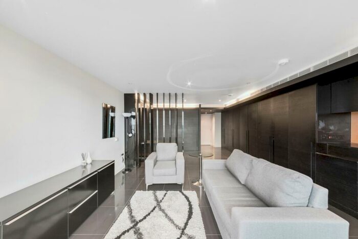 Flat To Rent In Pan Peninsula, Pan Peninsula Square, Canary Wharf, London, E14