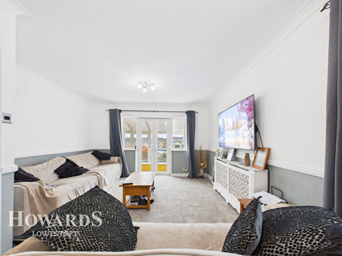 2 Bedroom Detached Bungalow For Sale In Oulton Road, Lowestoft, NR32