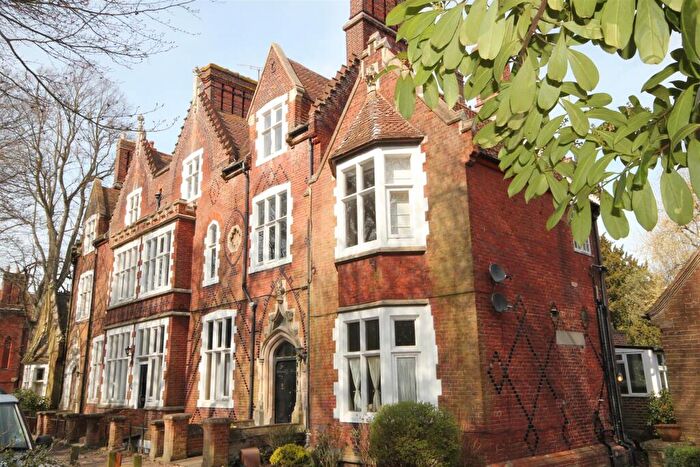 1 Bedroom Detached House To Rent In Room- New Dover Road, Canterbury, CT1