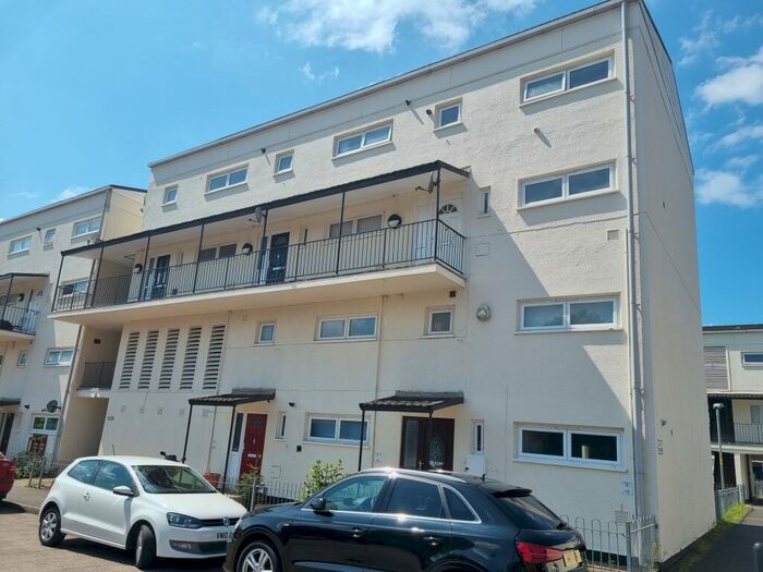 3 Bedroom Apartment To Rent In Kennedy Square, Leamington Spa, CV32