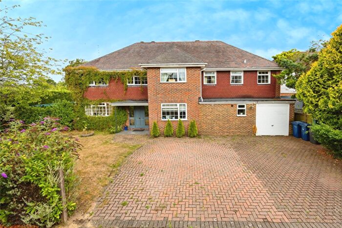 5 Bedroom Detached House For Sale In Swiss Close, Wrecclesham, Farnham, Surrey, GU10