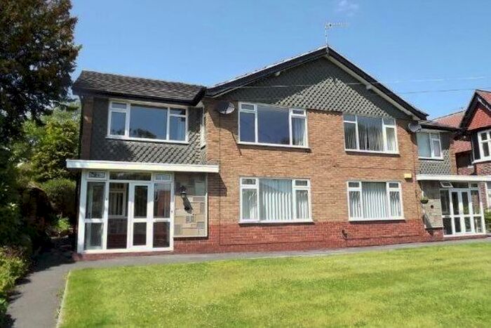 2 Bedroom Flat To Rent In Graden Court, Stockport, SK12