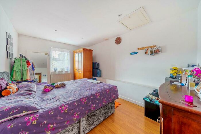 2 Bedroom Flat To Rent In Barking Road, Canning Town, London, E16