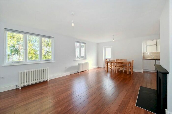 2 Bedroom Flat To Rent In St Annes Close, London, N6