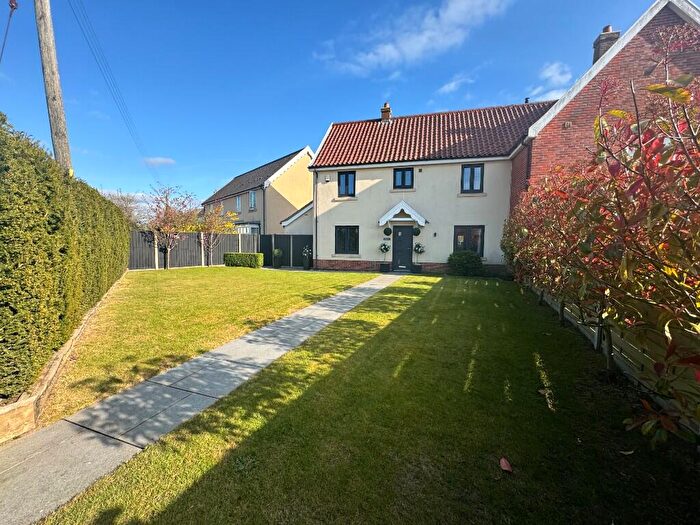 3 Bedroom Semi-Detached House For Sale In Long Stratton Road, Forncett St Peter, NR16