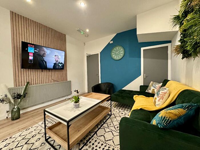 6 Bedroom House To Rent In Tiverton Road, Selly Oak, Birmingham, West Midlands, B29