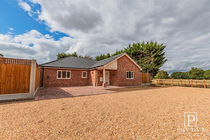 3 Bedroom Detached Bungalow For Sale In The Oaks, Harwich Road, Little Clacton, CO16