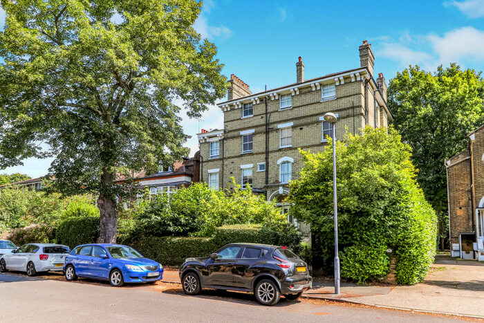 1 Bedroom Flat To Rent In The Avenue, Surbiton, KT5