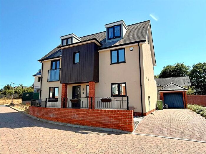 5 Bedroom Detached House For Sale In Claypit Copse, Bursledon, SO31