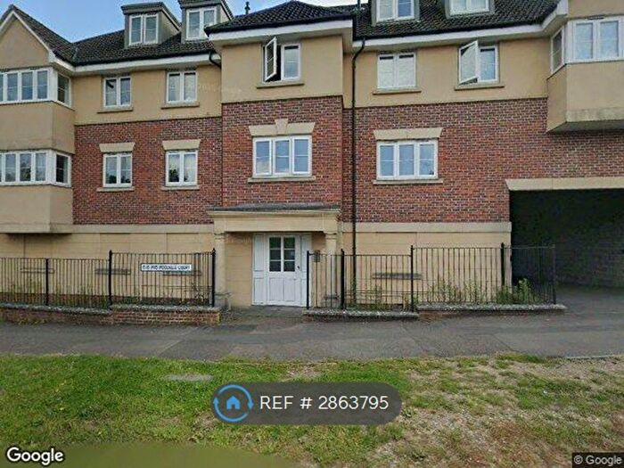 2 Bedroom Flat To Rent In Woodville Court, Reading, RG1