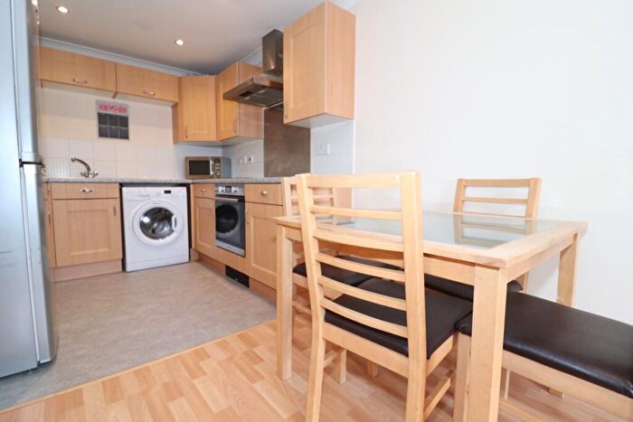 2 Bedroom Flat To Rent In Glan Rhymni, Windor Village, CF24