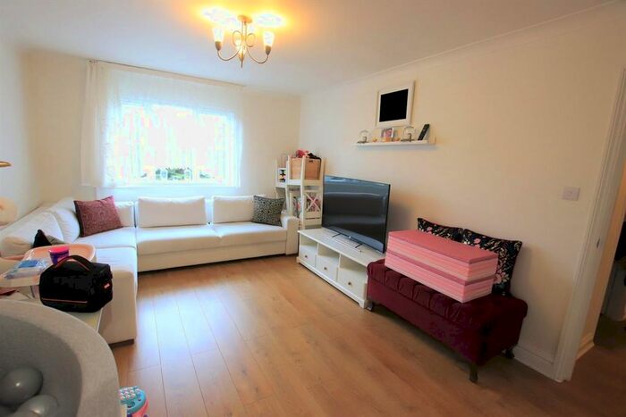 1 Bedroom Flat To Rent In Hickory Close, London N9