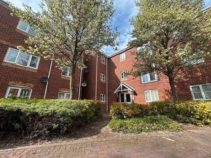 2 Bedroom Flat To Rent In The Avenue, Darlaston, Wednesbury, WS10