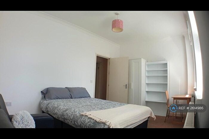 3 Bedroom Flat To Rent In Walburgh Street, London, E1