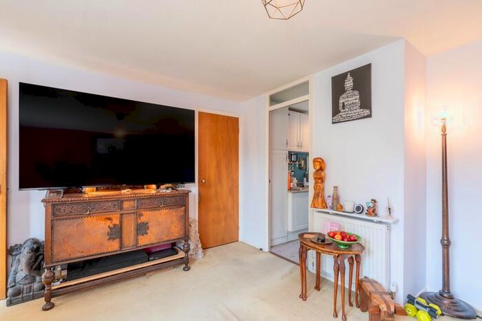 3 Bedroom Terraced House For Sale In Winterbourne Road, Chichester, PO19