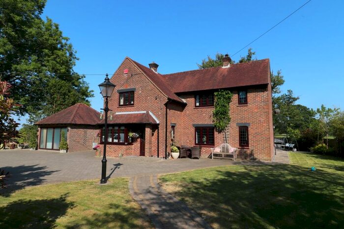 4 Bedroom Detached House For Sale In Botley Road, Curdridge, SO32