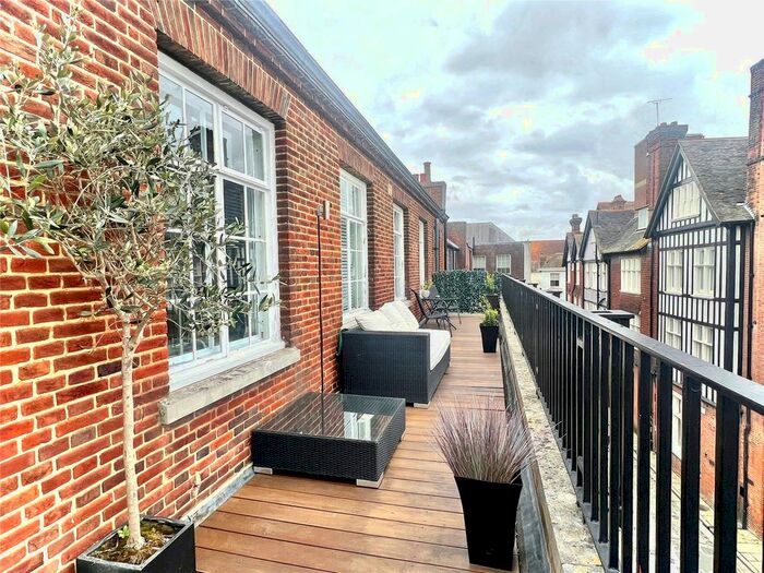2 Bedroom Flat To Rent In Stour Street, Canterbury, Kent, CT1