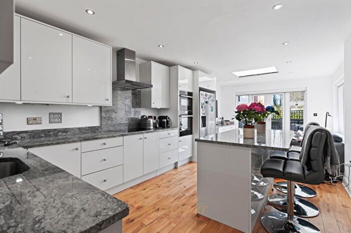 4 Bedroom Detached House For Sale In William Gardens, Smallfield, RH6