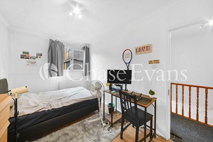 3 Bedroom Flat For Sale In Seyssel Street, Isle Of Dogs, London, E14