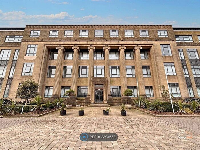 1 Bedroom Flat To Rent In Card House, Bradford, BD9