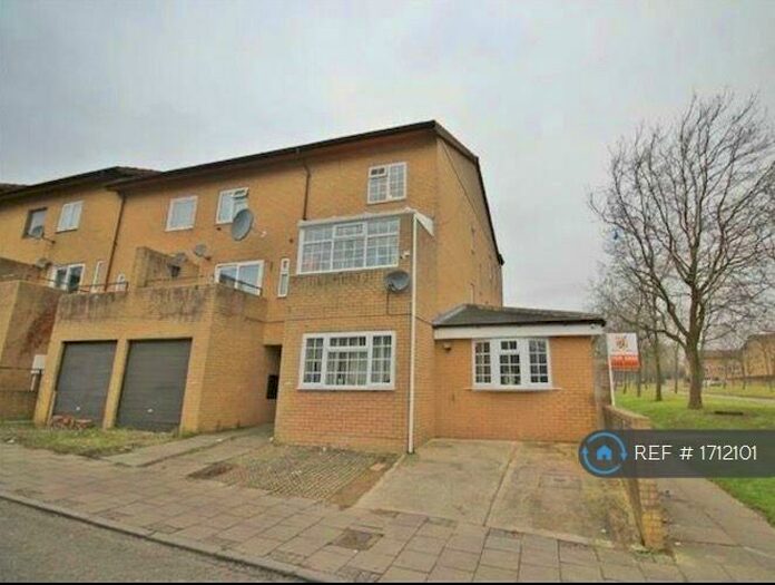 5 Bedroom End Of Terrace House To Rent In Towan Avenue, Fishermead, Milton Keynes, MK6