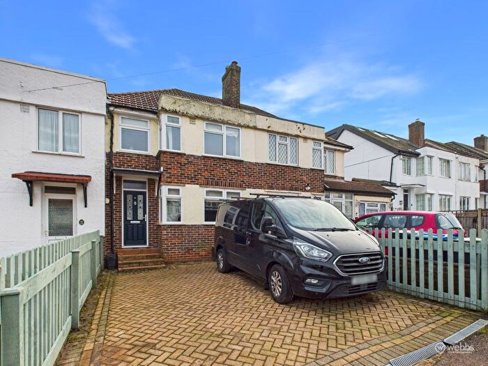 3 Bedroom Terraced House For Sale In Benhurst Gardens, South Croydon, CR2