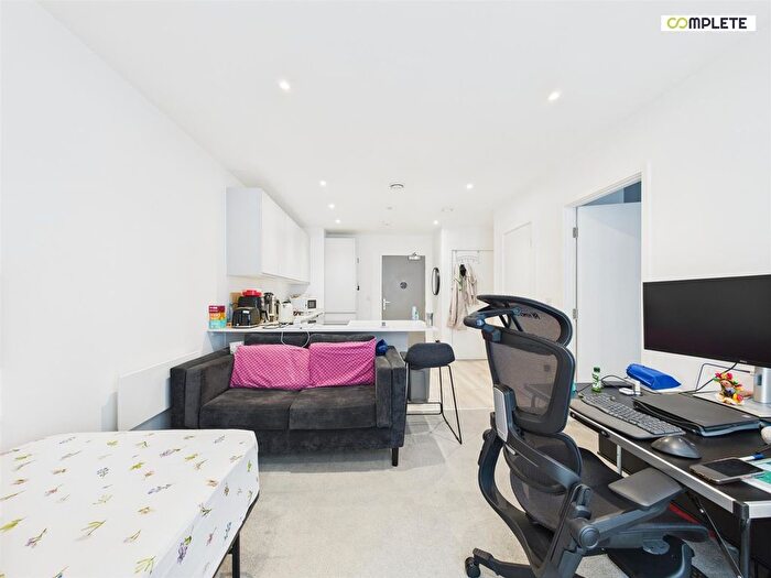 1 Bedroom Flat For Sale In No. Old Trafford, Salford Quays, M17