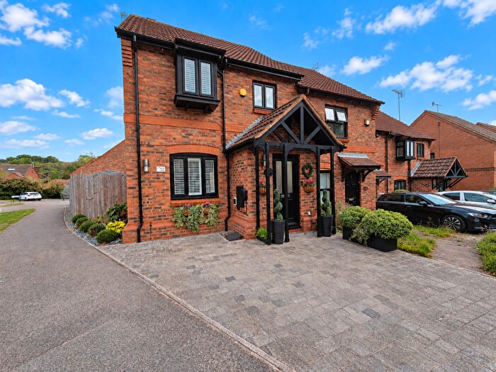 3 Bedroom End Of Terrace House For Sale In Gleneagles Drive, Luton, Bedfordshire, LU2