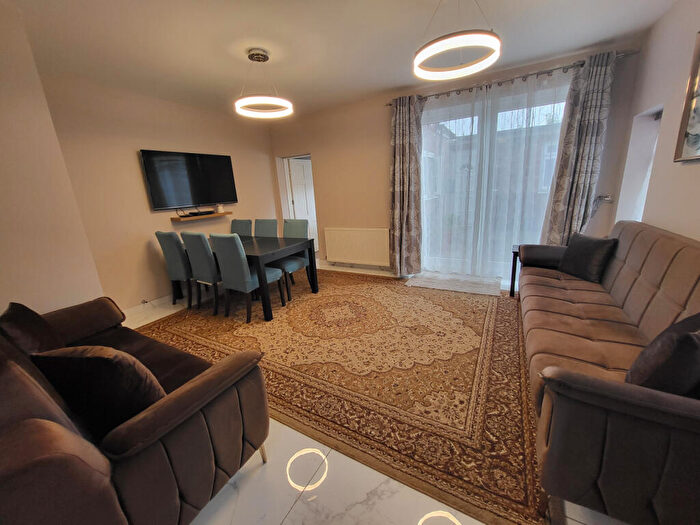 1 Bedroom Semi Detached House To Rent In Clarence Road, Manchester., M13