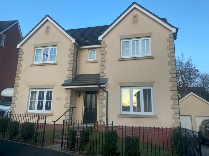 4 Bedroom House To Rent In Meysydd Y Coleg, Carmarthen, SA31