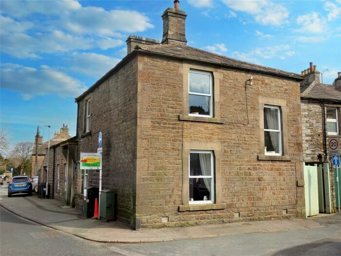4 Bedroom Detached House For Sale In The Holme, Hawes, North Yorkshire, DL8