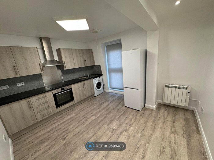 3 Bedroom Flat To Rent In Broadway Market, London, E8