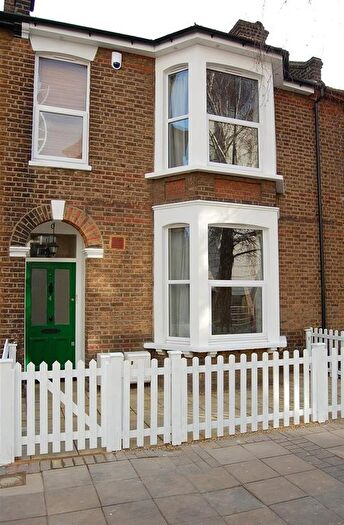 1 Bedroom Flat To Rent In Hartfield Crescent, Wimbledon, SW19