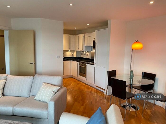 1 Bedroom Flat To Rent In Island Apartments, London, N1