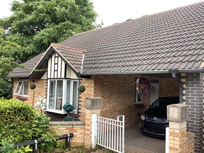 2 Bedroom Bungalow To Rent In Hilltop Gardens, Doncaster, South Yorkshire, DN12