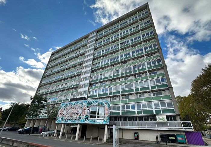 3 Bedroom Flat For Sale In Flat Fontenelle, Sceaux Gardens, Camberwell, London, SE5